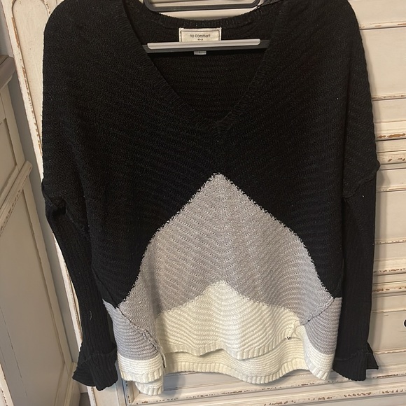 Woman’s High-low  Sweater - Picture 5 of 8